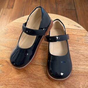 Phiramin Navy Patent Leather Mary Jane Flats girls sz: 10